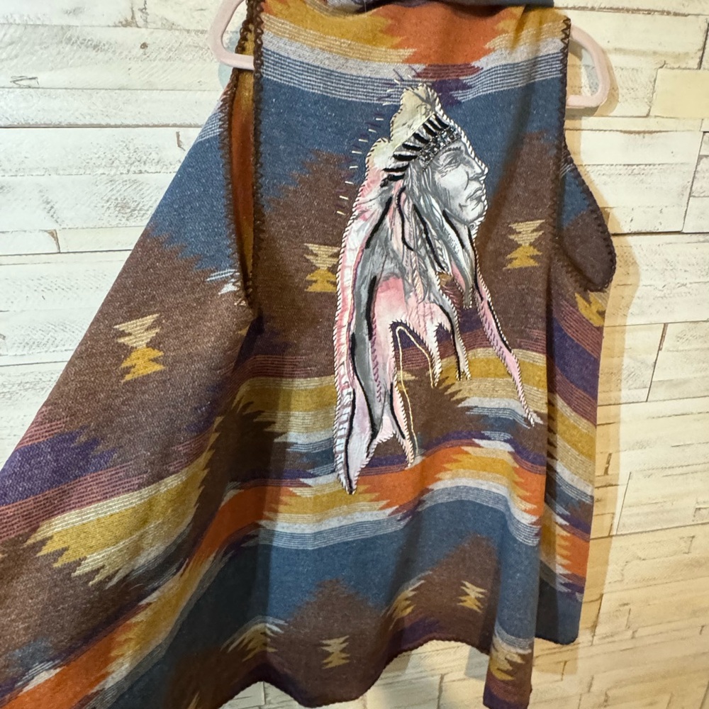 Multicolor Patterned Vest with Embroidered Design - Picture 4 of 6